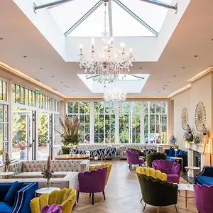Отель Cork's Vienna Woods &